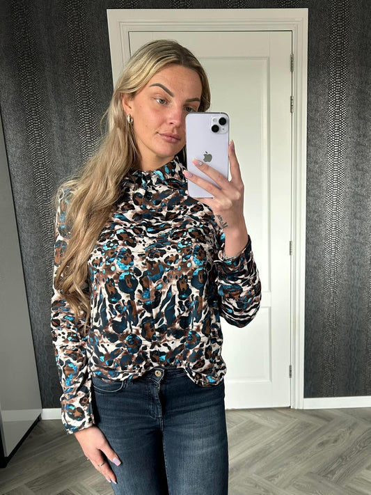 Bluse mit Leopardenmuster aus Reisestoff